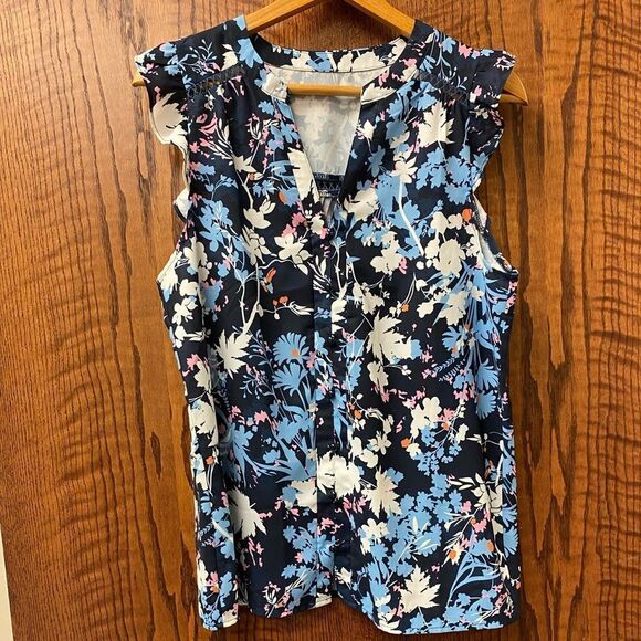 BLUE floral‎ stretch flutter sleeve button front blouse - Picture 6 of 6